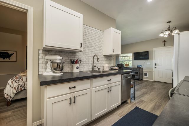 21411 N Spotted Rd, Deer Park, WA 99006