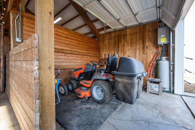 21411 N Spotted Rd, Deer Park, WA 99006