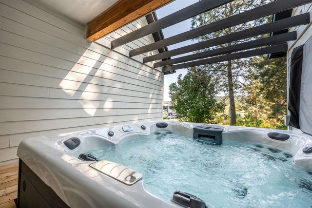 21411 N Spotted Rd, Deer Park, WA 99006