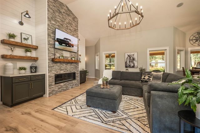 21411 N Spotted Rd, Deer Park, WA 99006