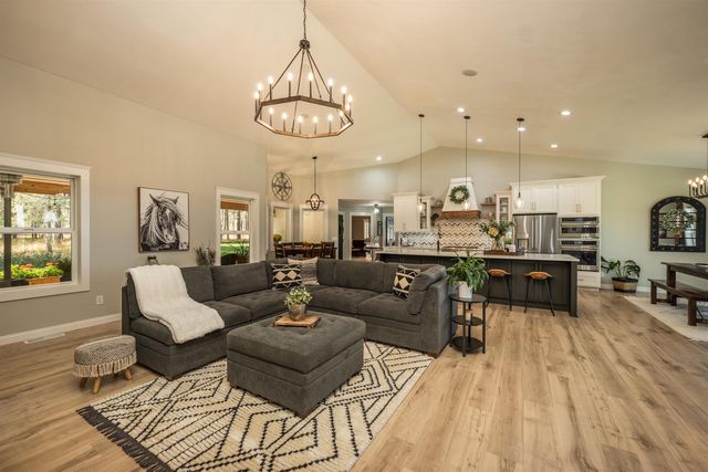21411 N Spotted Rd, Deer Park, WA 99006