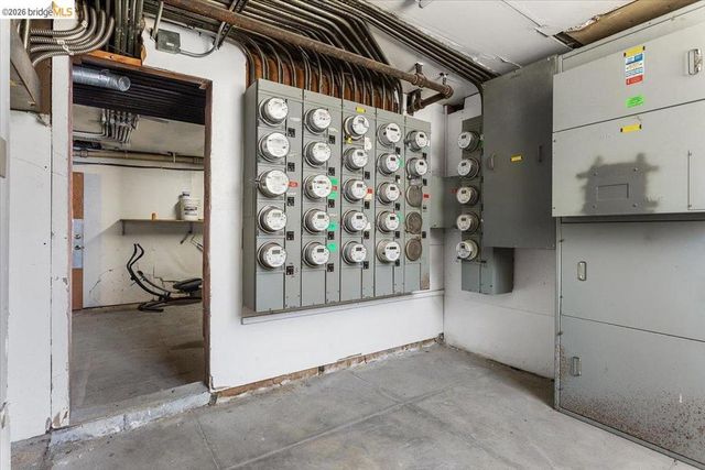 498 25th Street, Oakland, CA 94612