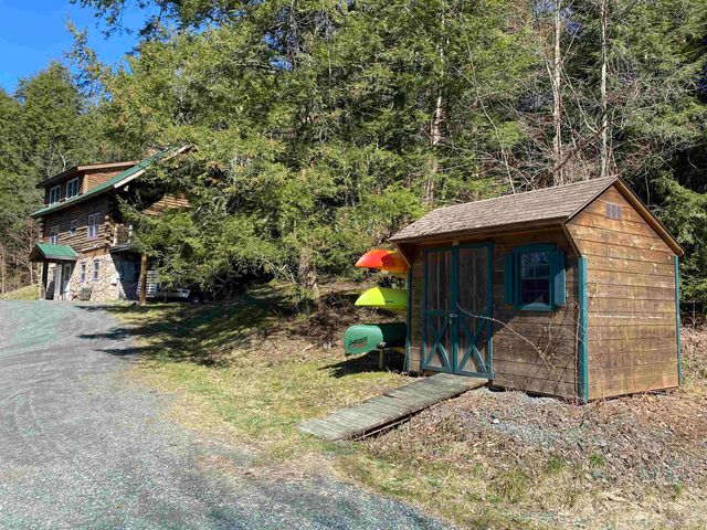 211 Wood Road, Hartford, VT 05059