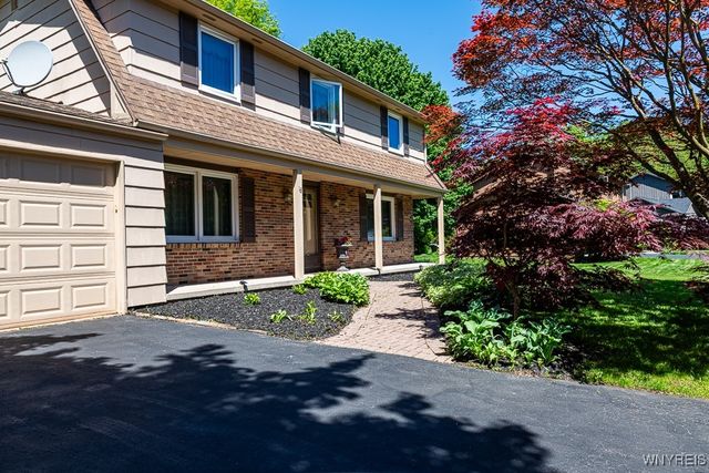 18 Tree Top Drive, Penfield, NY 14625