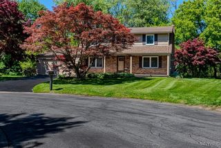 18 Tree Top Drive, Penfield, NY 14625