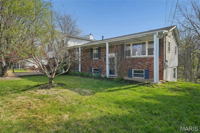 2332 Mickey Drive, High Ridge, MO 63049