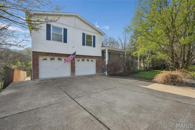 2332 Mickey Drive, High Ridge, MO 63049