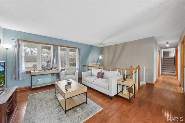 2332 Mickey Drive, High Ridge, MO 63049