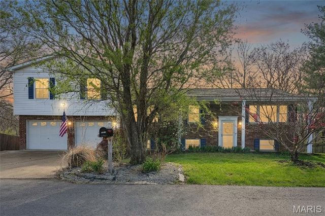 2332 Mickey Drive, High Ridge, MO 63049