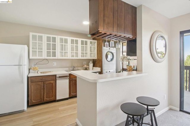 16363 Saratoga St 202E, San Leandro, CA 94578