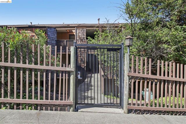 16363 Saratoga St 202E, San Leandro, CA 94578
