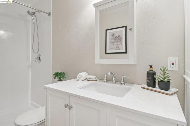 16363 Saratoga St 202E, San Leandro, CA 94578