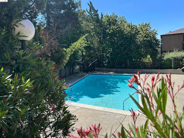 16363 Saratoga St 202E, San Leandro, CA 94578