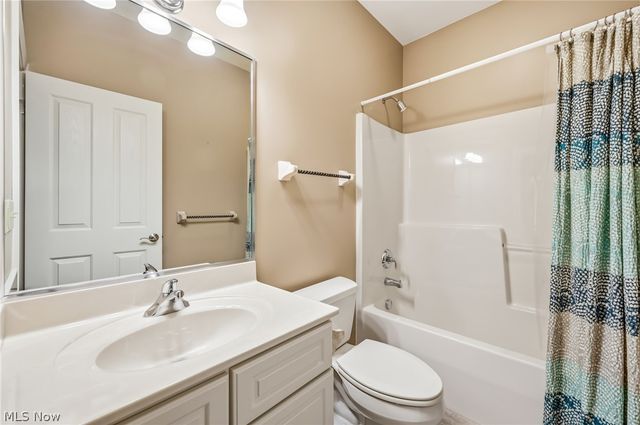 2520 Eastpoint Heights Drive SE, Howland, OH 44484