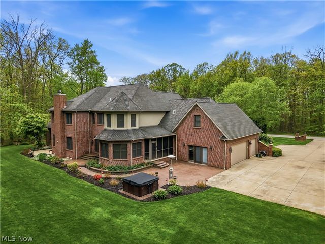 2520 Eastpoint Heights Drive SE, Howland, OH 44484