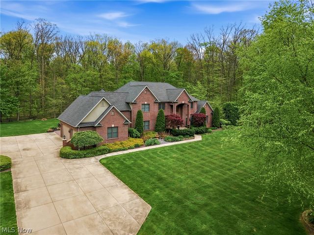 2520 Eastpoint Heights Drive SE, Howland, OH 44484