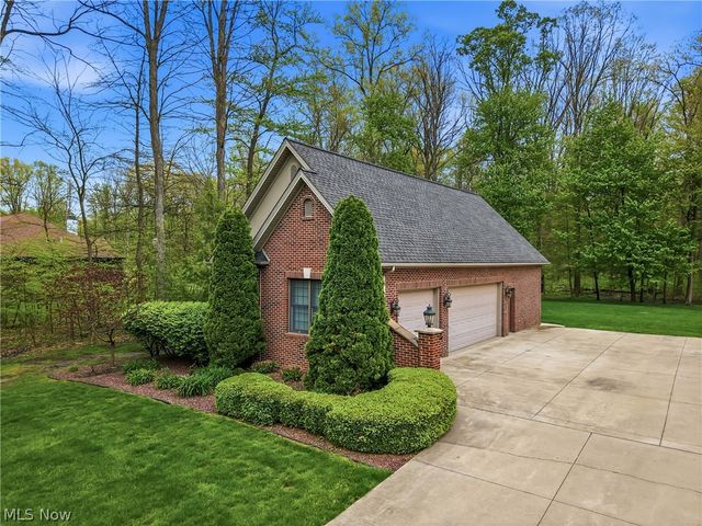 2520 Eastpoint Heights Drive SE, Howland, OH 44484