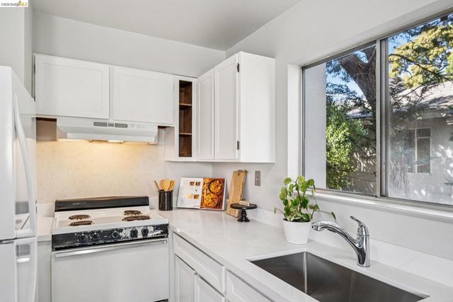 2614 Warring St 6A, Berkeley, CA 94704