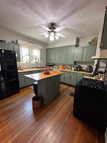 615 N 1st Avenue, Winterset, IA 50273