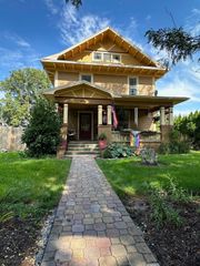 615 N 1st Avenue, Winterset, IA 50273