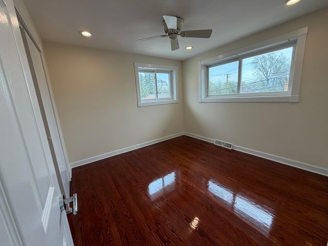 140 E Northwest Highway I, Des Plaines, IL 60016