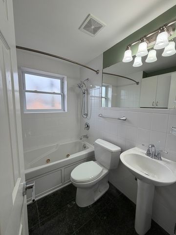 140 E Northwest Highway I, Des Plaines, IL 60016