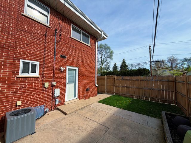 140 E Northwest Highway I, Des Plaines, IL 60016