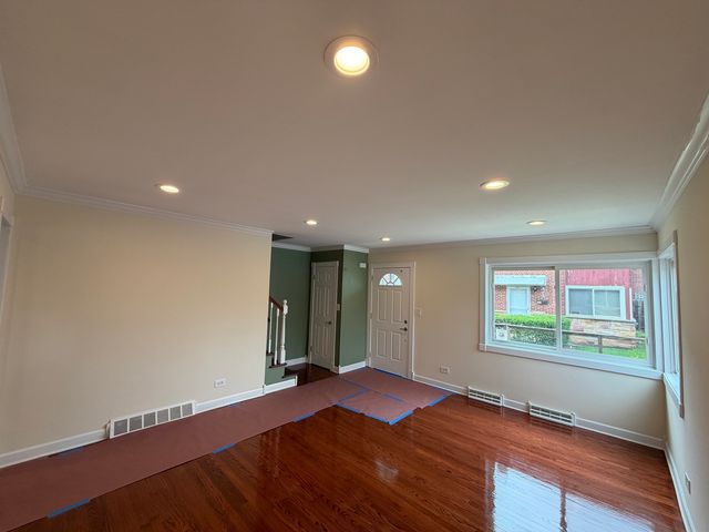 140 E Northwest Highway I, Des Plaines, IL 60016