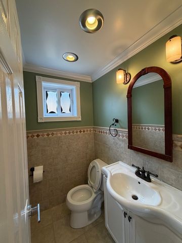 140 E Northwest Highway I, Des Plaines, IL 60016