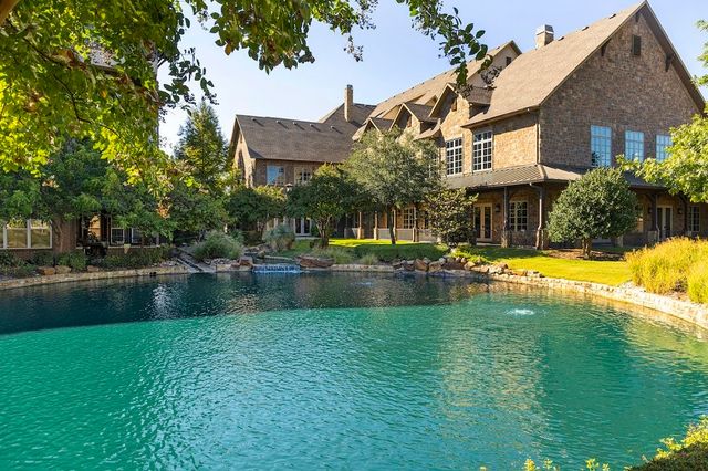 301 Watermere Drive 414, Southlake, TX 76092