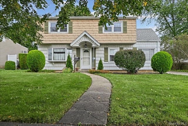 23 Saucer Lane, Levittown, NY 11756