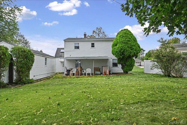 23 Saucer Lane, Levittown, NY 11756