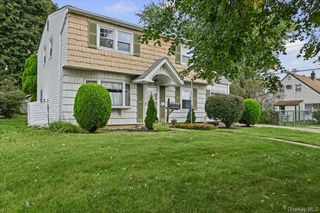 23 Saucer Lane, Levittown, NY 11756