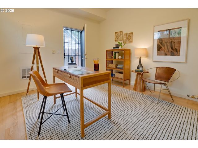 9326 N TIOGA Ave, Portland, OR 97203