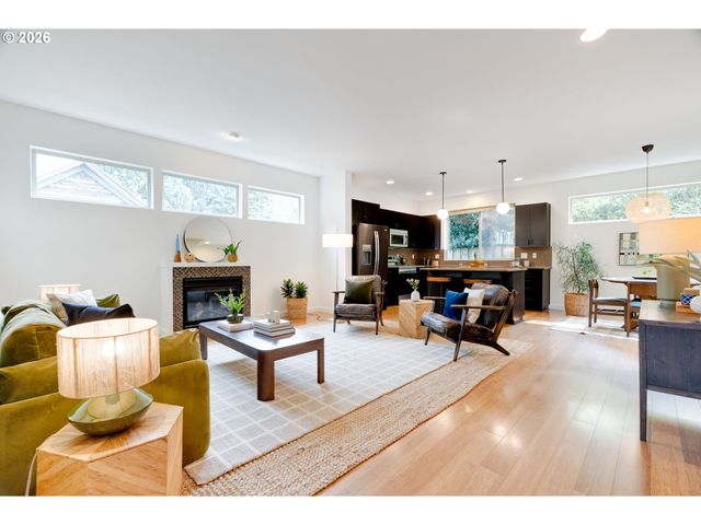 9326 N TIOGA Ave, Portland, OR 97203