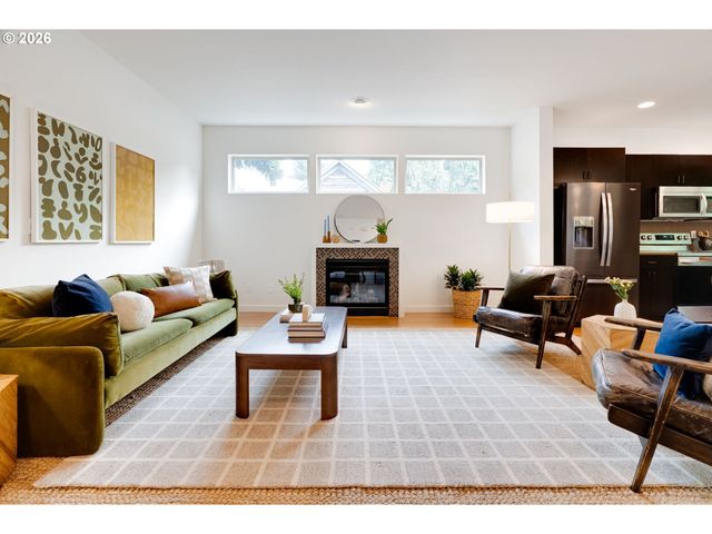 9326 N TIOGA Ave, Portland, OR 97203
