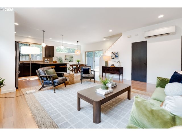 9326 N TIOGA Ave, Portland, OR 97203