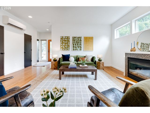 9326 N TIOGA Ave, Portland, OR 97203