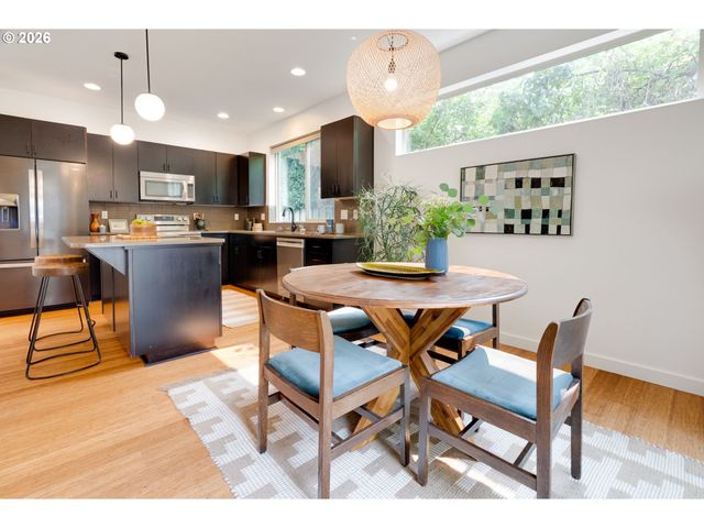 9326 N TIOGA Ave, Portland, OR 97203