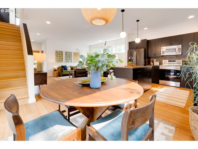 9326 N TIOGA Ave, Portland, OR 97203