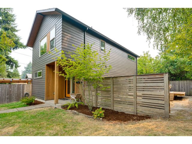 9326 N TIOGA Ave, Portland, OR 97203