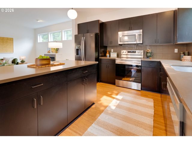 9326 N TIOGA Ave, Portland, OR 97203