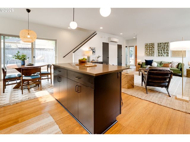 9326 N TIOGA Ave, Portland, OR 97203