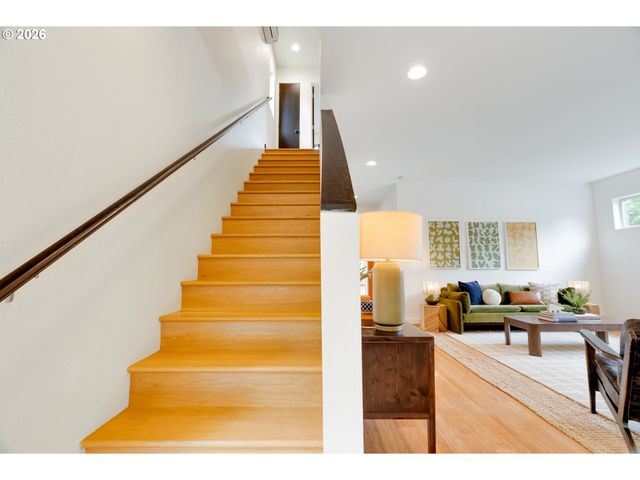9326 N TIOGA Ave, Portland, OR 97203