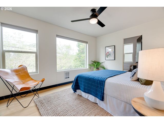 9326 N TIOGA Ave, Portland, OR 97203