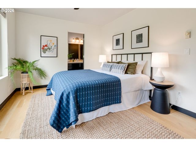 9326 N TIOGA Ave, Portland, OR 97203
