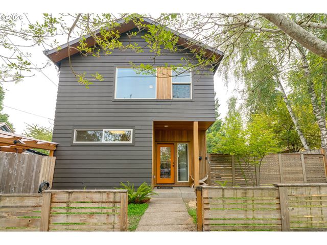 9326 N TIOGA Ave, Portland, OR 97203