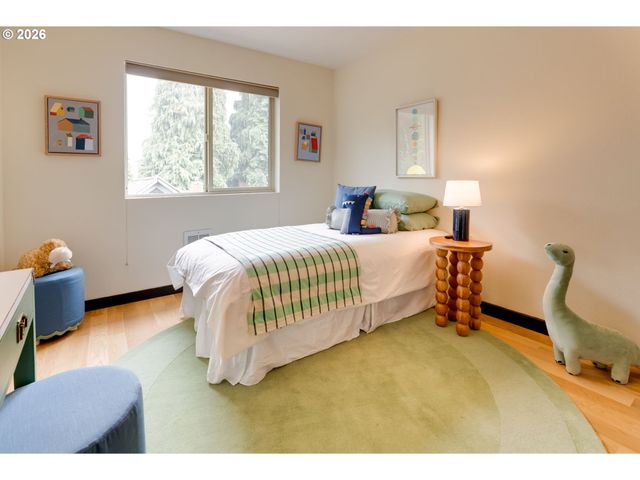 9326 N TIOGA Ave, Portland, OR 97203