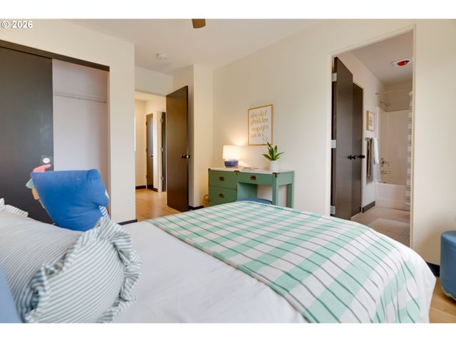 9326 N TIOGA Ave, Portland, OR 97203