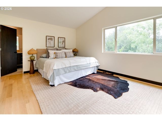 9326 N TIOGA Ave, Portland, OR 97203